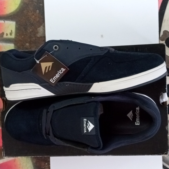 Heretic Emerica - Picture 5 of 6